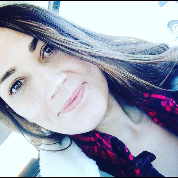 Meet your Posher, Leigh - Picture 1 of 1